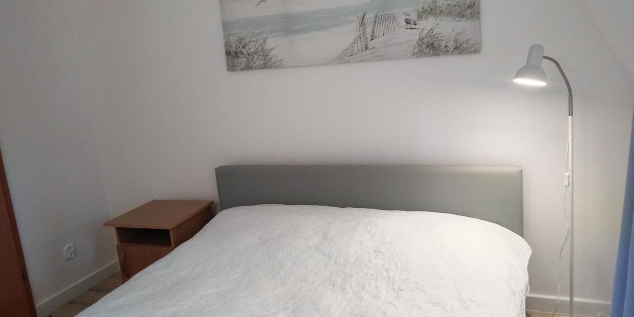 Dom Goscinny Przy Lesie โปเบียโรโว ภายนอก รูปภาพ